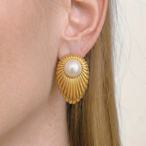 French Vintage Stainless Steel Striped Stud Earrings For Women Artificial Pearl Inlaid 18K Gold Plated Luxury Hypoallergenic Ear Jewelry