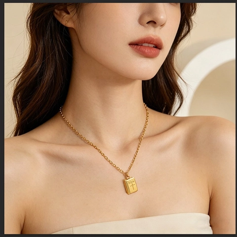 Collier Pendentif Livre Bible Plaqué Or 18K Acier Inoxydable 304 Croix Religieuse Bijoux Chaîne De Clavicule Pour Femmes