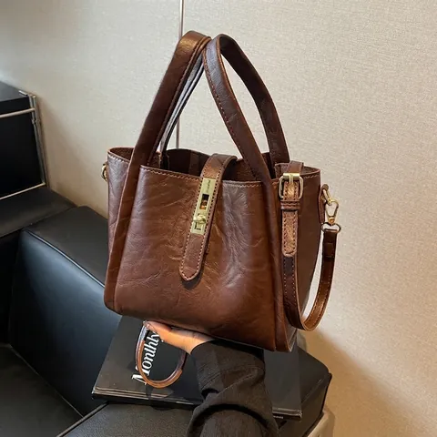 Damen Vintage PU-Leder Beuteltasche Minimalistische Umhängetasche Mit Goldenem Metallschloss Schultertasche Für Den Alltag