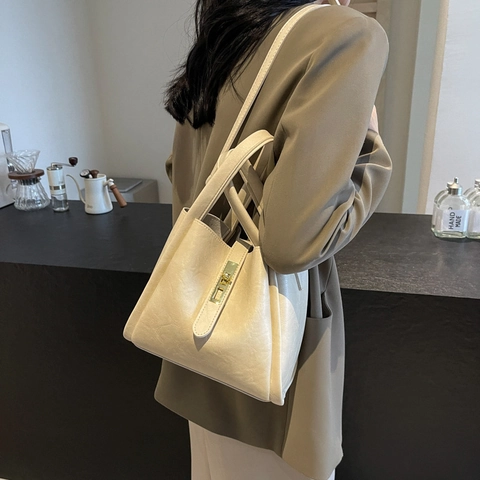 Damen Vintage PU-Leder Beuteltasche Minimalistische Umhängetasche Mit Goldenem Metallschloss Schultertasche Für Den Alltag