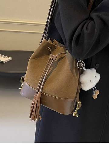 Vintage Damen Eimertasche Rucksack Wildleder PU Leder Patchwork Kordelzug Fransen Umhängetasche High-End Nischen Design Wolkenanhänger