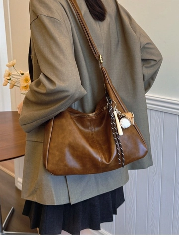 Women Large Capacity PU Leather Hobo Bag Vintage Half Moon Shoulder Bag With Baseball Charm Solid Color Casual Crossbody Bag