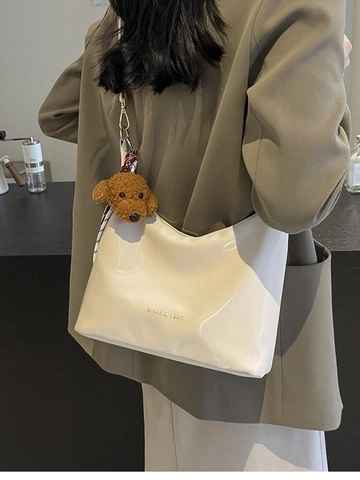 Bolso Hobo de Cuero PU Vintage para Mujer Impresión de Letras Forma de Dumpling Bolso Bandolera Con Cuentas de Ámbar y Colgante de Peluche Bolso de Hombro