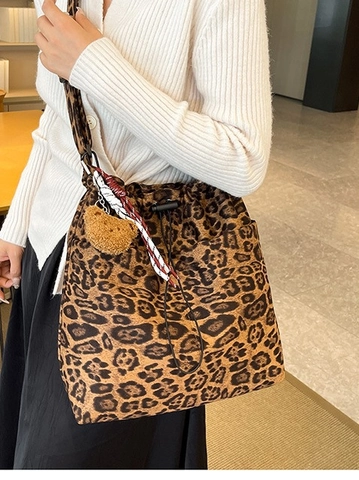 Women Large Capacity Leopard Print Bucket Bag Fashion PU Leather Drawstring Crossbody Bag With Plush Bear Pendant