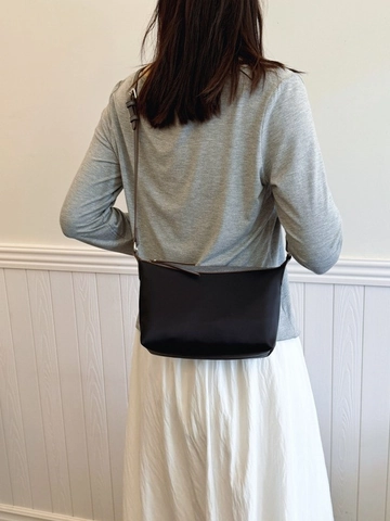 Dames Minimalistisch Nylon Schoudertas Onderarm Tas Crossbody Portemonnee Veelzijdig Forens Rits Kleine Lichtgewicht Handtas