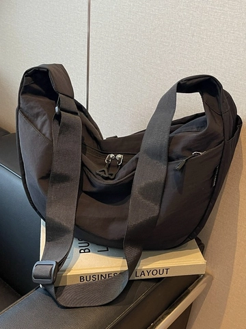 Women's Large Capacity Nylon Half Moon Crossbody Bag Minimalist Solid Color Adjustable Wide Strap Dumpling Bag For Travel