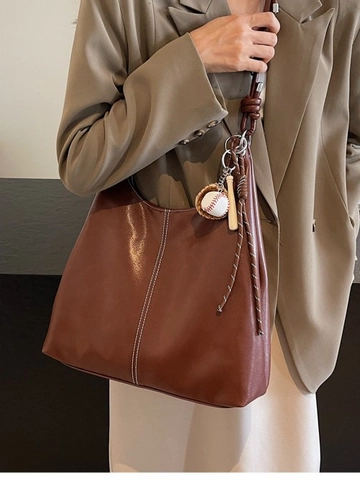 Borsa Tote da Donna in Pelle PU di Grande Capacità Cuciture a Contrasto Borsa a Spalla Hobo Ciondolo Baseball Handbag Retrò