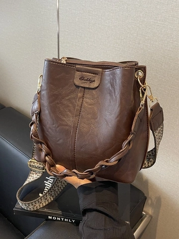 Borsa a Secchiello in Pelle PU Vintage da Donna Grande Capacità Tracolla Manico Intrecciato Motivo Geometrico Spallina Larga