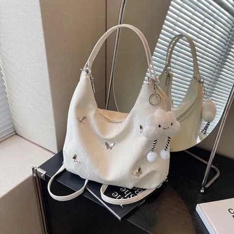 Damen Fashion Plissee PU Leder Hobo Rucksack Große Kapazität Schultertasche Mit Schmetterling Metalldekor Und Plüsch Wolke Anhänger