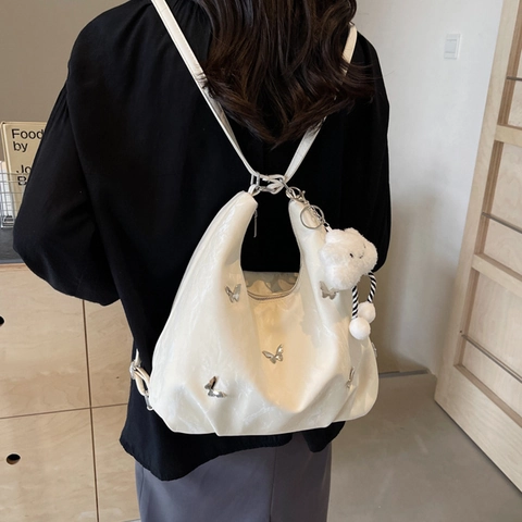 Damen Fashion Plissee PU Leder Hobo Rucksack Große Kapazität Schultertasche Mit Schmetterling Metalldekor Und Plüsch Wolke Anhänger