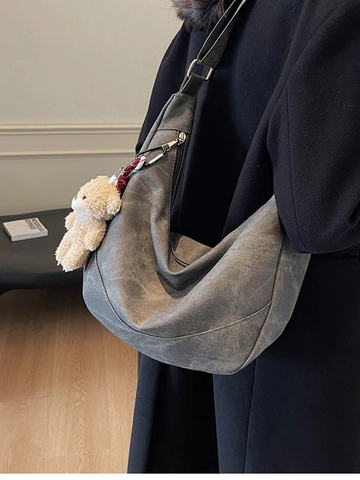 Damen Große Kapazität PU Leder Hobo Umhängetasche Retro Nähte Maultaschen Schultertasche Mit Bären Plüsch Anhänger Täglicher Pendler