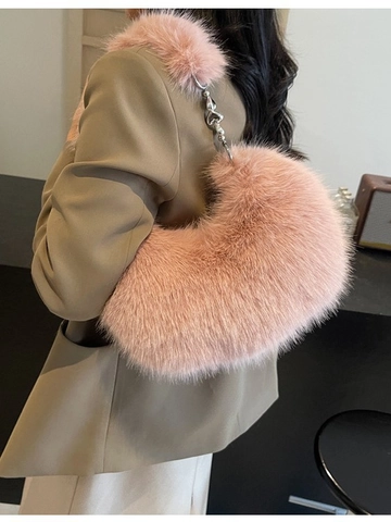 Women Faux Fur Plush Hobo Underarm Bag Heart Metal Chain Shoulder Bag Winter Fashion Dumpling Bag Handbag Accessories