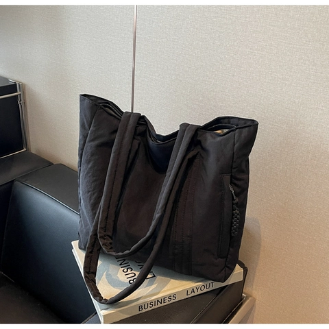 Fashion Large Capacity Nylon Tote Bag For Women Autumn Pleated Quilted Shoulder Bag Casual Commuter Handbag Simple Solid Color Bag