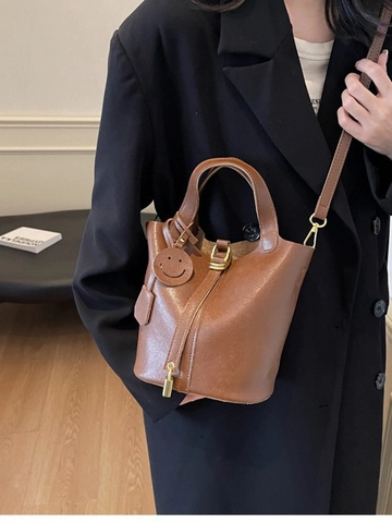 Retro Maillard PU Leather Bucket Bag For Women Fashionable Litchi Texture Crossbody Bag With Smile Pendant And Metal Lock