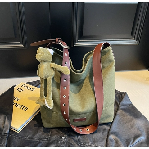 Bolso Tote de Lona de Gran Capacidad para Mujer Bolso de Hombro Retro Verde Militar Con Peluche de Rana Correa de Cuero
