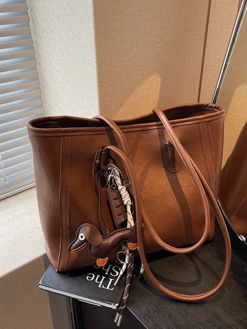 Borsa Tote da Donna in Pelle PU di Grande Capacità Borsa a Tracolla Retro Handbag Casual Versatile Con Pendaglio Bassotto Per Pendolarismo