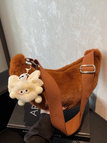 Damen Plüsch Halbmond Umhängetasche Kunstpelz Teigtaschenform Crossbody Bag Mit Süßem Anhänger Weich Flauschig Herbst Winter Handtasche