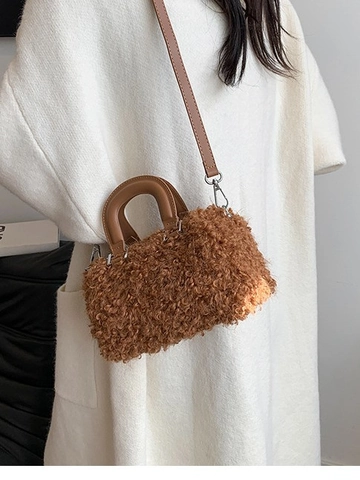 Women's Casual Lamb Wool Crossbody Bag Small Square Faux Fur Plush Handbag Retro Winter Shoulder Bag With Leather Handle