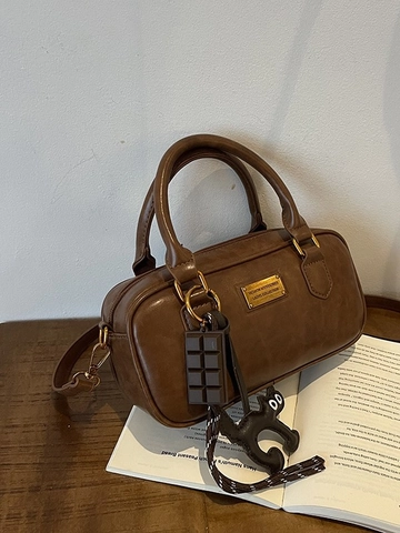 Vintage Boston Kissen Tasche Für Damen PU Leder Umhängetasche Handtasche Mit Süßem Katze Schokoladen Anhänger Retro Mode Tasche