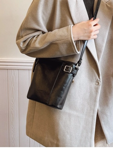 Women Vintage PU Leather Bucket Crossbody Bag With Adjustable Shoulder Strap Casual Solid Color Commuter Shoulder Bag For Daily Use