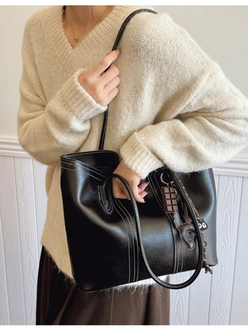 Women Large Capacity PU Leather Tote Bag Minimalist Korean Style Contrast Stitching Shoulder Bag With Cute Charm