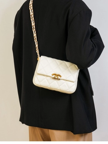 Sac Bandoulière Matelassé avec Chaîne pour Femmes en Cuir PU Petit Sac Carré avec Boucle de Verrouillage de Mode