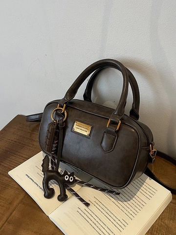 Sac Boston Oreiller en Cuir PU Vintage pour Femmes Sac Bandoulière de Luxe Avec Pendentif Chat Chocolat Main