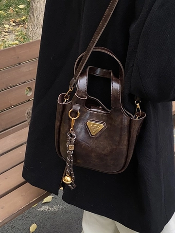 Borsa a Secchiello in Pelle PU Retrò da Donna Logo Triangolare Cuciture Pendente a Nappa Borsa a Tracolla Piccola per Lavoro