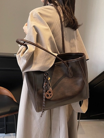 Women Vintage PU Leather Tote Bag Large Capacity Minimalist Commuter Shoulder Bag High Quality Handbag With Charms