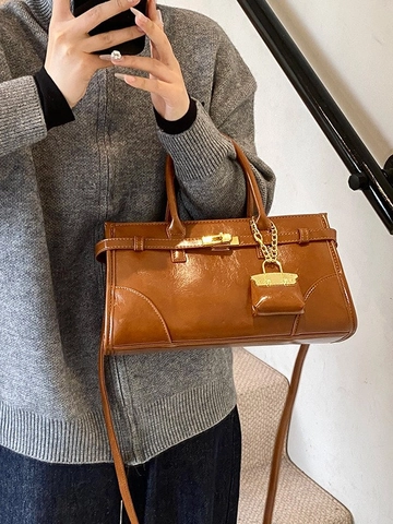 Borsa a Mano da Donna in Pelle PU Retrò Grande Capacità Borsa a Tracolla Con Pendente a Serratura in Metallo Borsa Tote Alla Moda