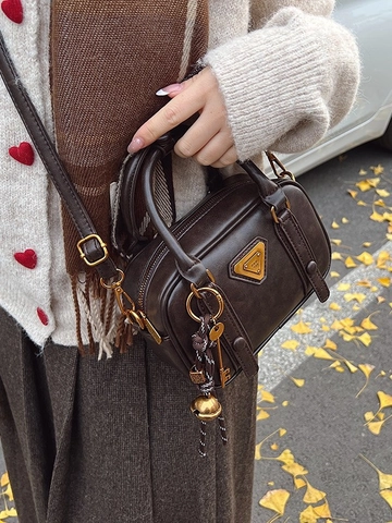 Vintage PU-Leder Kleine Quadratische Umhängetasche Für Damen Mode Einfarbig Handtasche Mit Metall-Dreieck-Schild Täglich