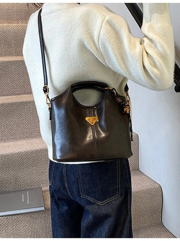 Sac Cabas Vintage en Cuir PU Grande Capacité Sac Bandoulière Avec Logo Métal Triangulaire Mode Travail Sac à Épaule Femme