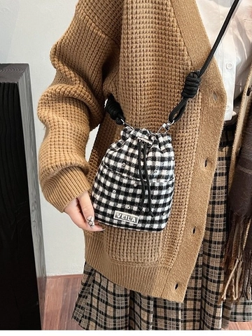Vintage Plaid Woolen Drawstring Bucket Bag With Rhinestones Autumn Winter Casual Niche Crossbody Bag Elegant Felt Shoulder Bag