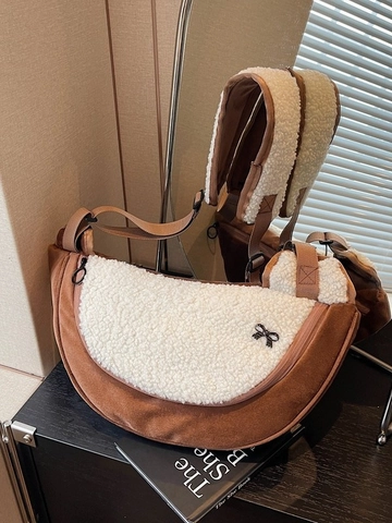Bolso Bandolera Casual de Mujer de Lana de Cordero con Costura de Media Luna de Peluche de Color en Contraste con Lazo
