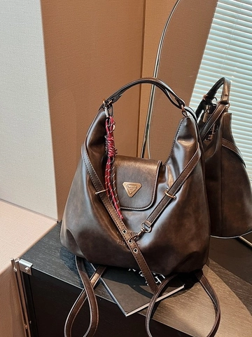 Zaino da Donna in Pelle PU Vintage di Grande Capacità Borsa a Spalla Plissettata Retro Con Ciondolo Intrecciato
