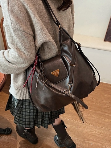 Zaino da Donna in Pelle PU Vintage di Grande Capacità Borsa a Spalla Plissettata Retro Con Ciondolo Intrecciato