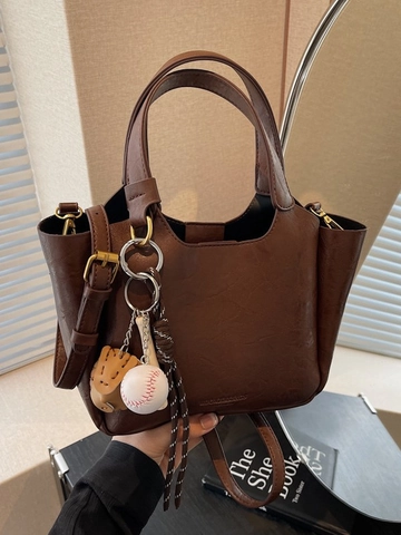 Vintage PU Leder Eimer Tasche Für Damen Retro Casual Handtasche Mit Baseball Anhänger Vielseitige Tägliche Umhängetasche
