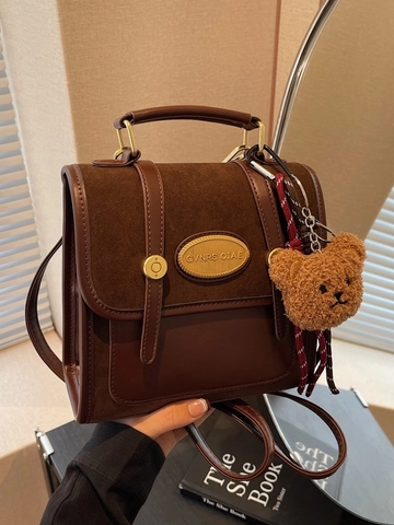 Zaino da Donna in PU e Camoscio in Stile Accademico Vintage Borsa a Tracolla Piccola Borsa Quadrata Con Ciondolo a Orsetto