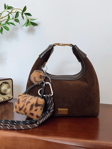 Retro Mattierte Wildleder Hobo Tasche Für Damen High-End Umhängetasche Mit Leoparden Plüsch Anhänger Und Geflochtenem Riemen