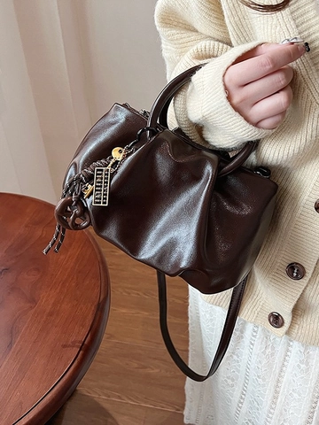 Bolso Cubo de Mujer Vintage Plisado de Cuero PU Con Asa Redonda Colgantes de Metal Bolso Bandolera de Moda Para Diario