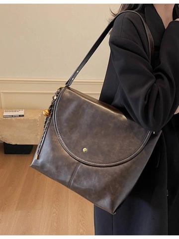 Vintage Large Capacity PU Leather Shoulder Bag For Women Minimalist Commuter Tote Bag With Magnetic Flap Closure Coffee