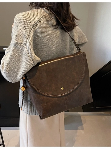 Vintage Large Capacity PU Leather Shoulder Bag For Women Minimalist Commuter Tote Bag With Magnetic Flap Closure Coffee