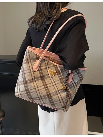 Bolso Tote de Gran Capacidad para Mujer Cuero PU Mármol Cuadros Bolso de Hombro Con Logo Metálico Triángulo Y Colgante Campana