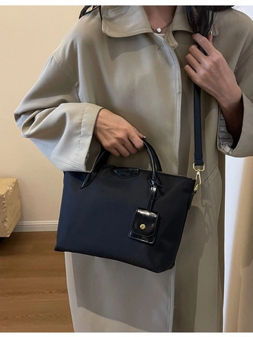 Bolso Cubo de Tela Oxford para Mujer Bolso Bandolera Resistente al Agua Con Mini Amuleto Casual Viaje Diario Mano