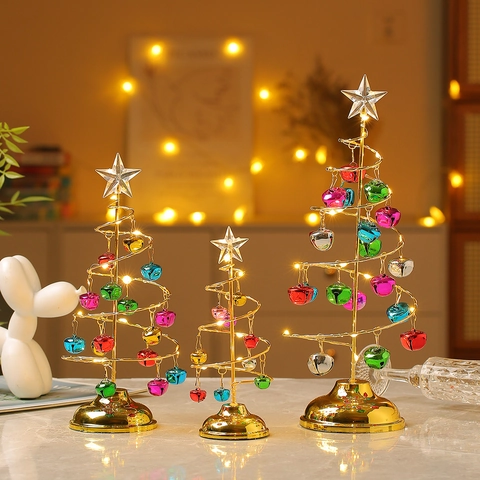 Sapin de Noël en Métal en Spirale LED Décoration de Table Avec Clochettes Colorées et Étoile de Sommet Veilleuse en Fer Électroplaqué