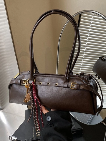 Bolso Baguette de Cuero PU Vintage Retro para Mujer Bolso de Hombro Boston Cilíndrico Casual Con Ondas Metálicas Colgante de Borla Bolso de Moda