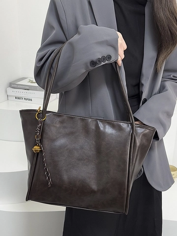 Bolso Tote Grande de Cuero PU Retro para Mujer Bolso de Hombro Informal de Alta Gama Con Colgante Decorativo para Oficina