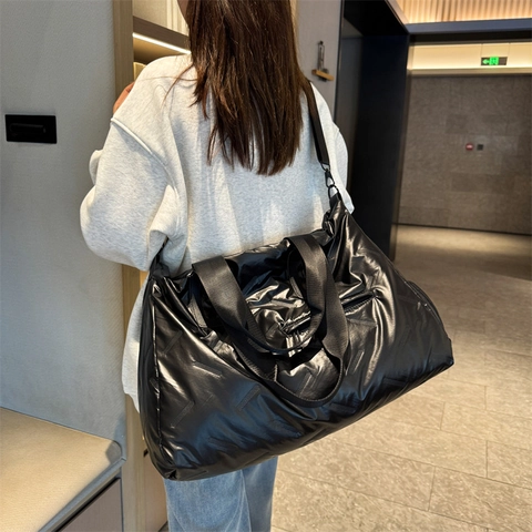 Large Capacity Waterproof Quilted Travel Bag For Women Metallic Gloss Puffer Gym Duffel Bag With Independent Shoe Compartment