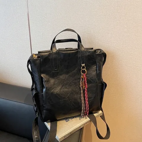 Zaino Vintage in Pelle PU da Donna Grande Capacità Borsa da Viaggio Casual Retro Borsa da Pendolare Versatile Con Pendaglio