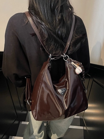 Borsa Hobo da Donna in Pelle PU Lucida Grande Capacità Commuter Tote Con Pendente da Baseball Zaino Moda Multi-modo